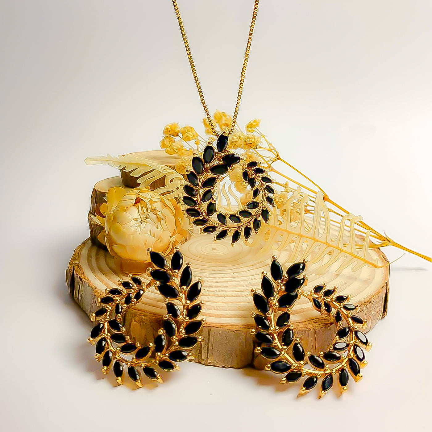 Golden and Black Leaf Wreath Jewelry Set