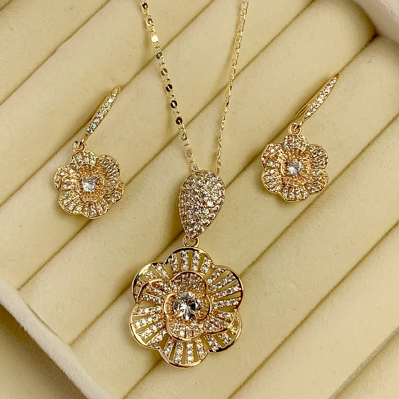 Golden Floral Zircon Jewelry Set